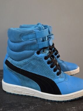 Puma High-Top Sneakers in Bright Blue & Black